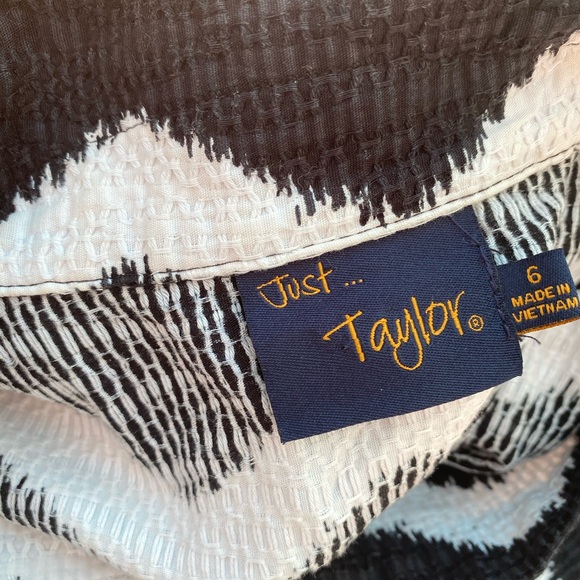 Just Taylor Pique Zigzag Dress - Picture 2 of 2